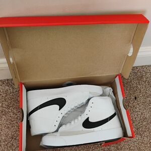 Boys Nike Kids' Grade School Blazer Mid '77 Shoes Size 5.5 Youth